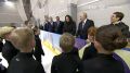 Владимир Путин в ходе поездки в Самару посетил тренировку по фигурному катанию в физкультурно-оздоровительном центре "Орбита" и пообщался с юными спортсменами