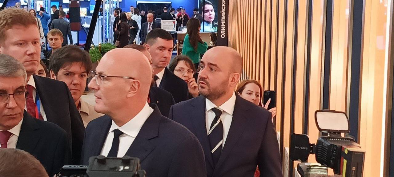 Вице-премьер Дмитрий Чернышенко посетил выставочный зал XIII Международного спортивного форума «Россия – спортивная держава» в Самаре Вице-премьер Дмитрий Чернышенко посетил выставочный зал XIII Международного спортивного форума «Россия – спортивная держава» в Самаре