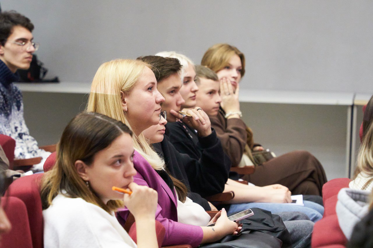 В Доме молодежи прошел мастер-класс по КВН В Доме молодежи прошел мастер-класс по КВН