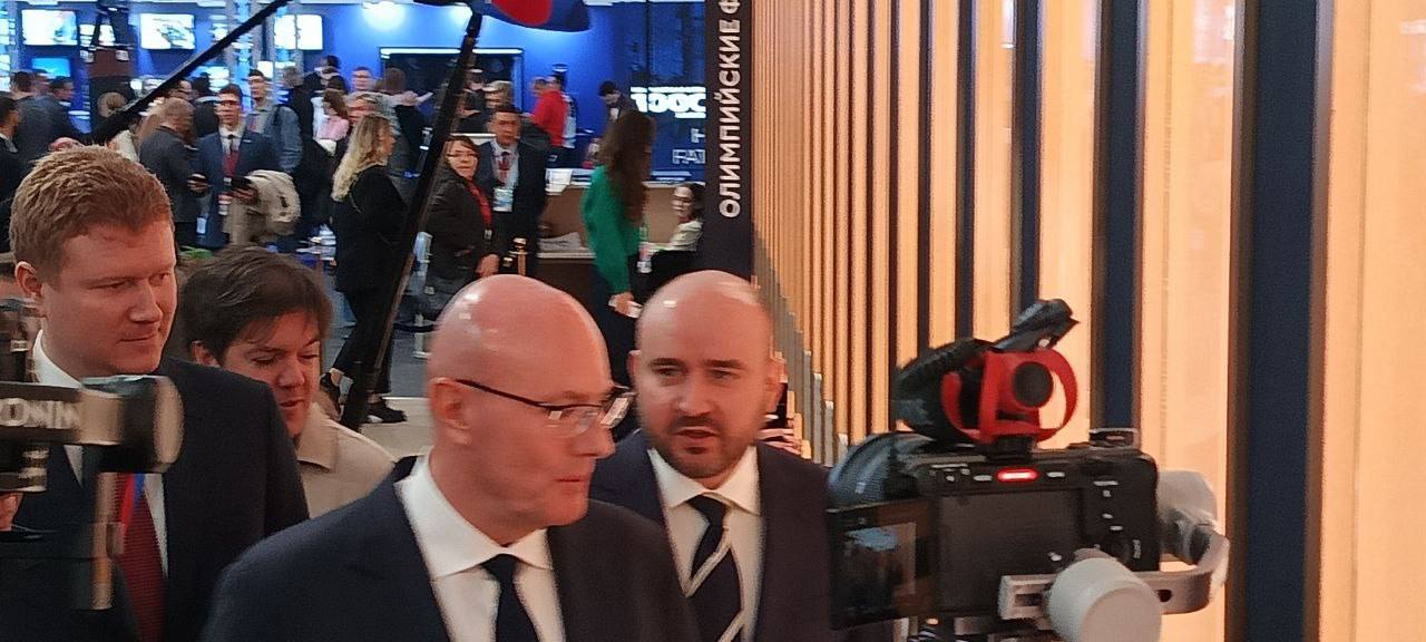 Вице-премьер Дмитрий Чернышенко посетил выставочный зал XIII Международного спортивного форума «Россия – спортивная держава» в Самаре Вице-премьер Дмитрий Чернышенко посетил выставочный зал XIII Международного спортивного форума «Россия – спортивная держава» в Самаре