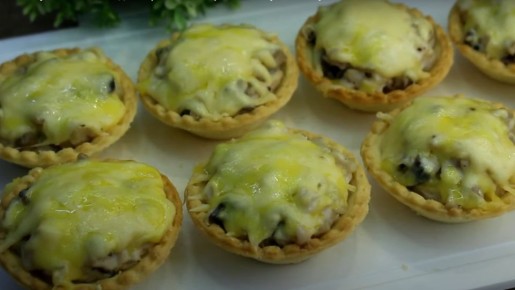 Гости не встанут из-за стола, пока не съедят эти тарталетки: начинка сведет с ума