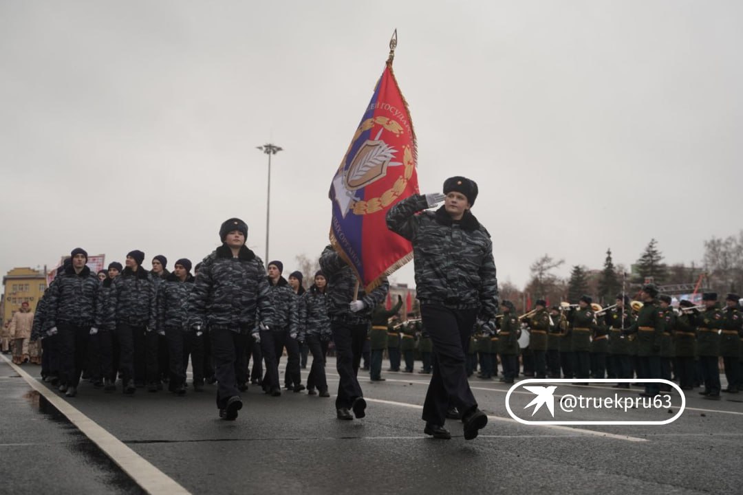 Парадные расчеты на площади Куйбышева в объективе фотокорреспондента «КП-Самара» Парадные расчеты на площади Куйбышева в объективе фотокорреспондента «КП-Самара»