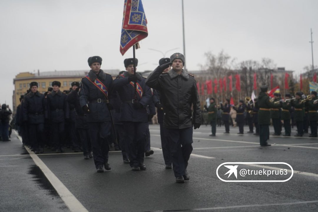 Парадные расчеты на площади Куйбышева в объективе фотокорреспондента «КП-Самара» Парадные расчеты на площади Куйбышева в объективе фотокорреспондента «КП-Самара»