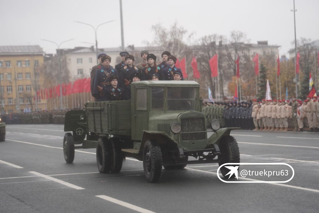 А вот и техника времен Великой Отечественной войны А вот и техника времен Великой Отечественной войны