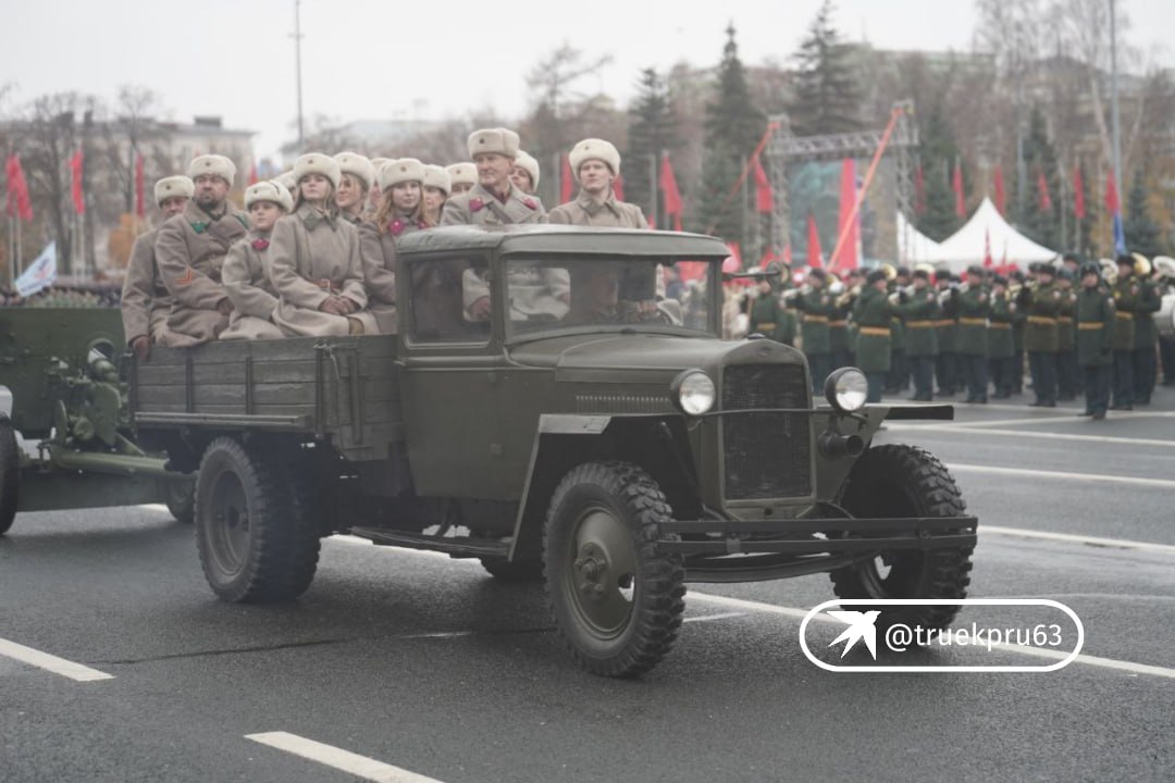 А вот и техника времен Великой Отечественной войны А вот и техника времен Великой Отечественной войны