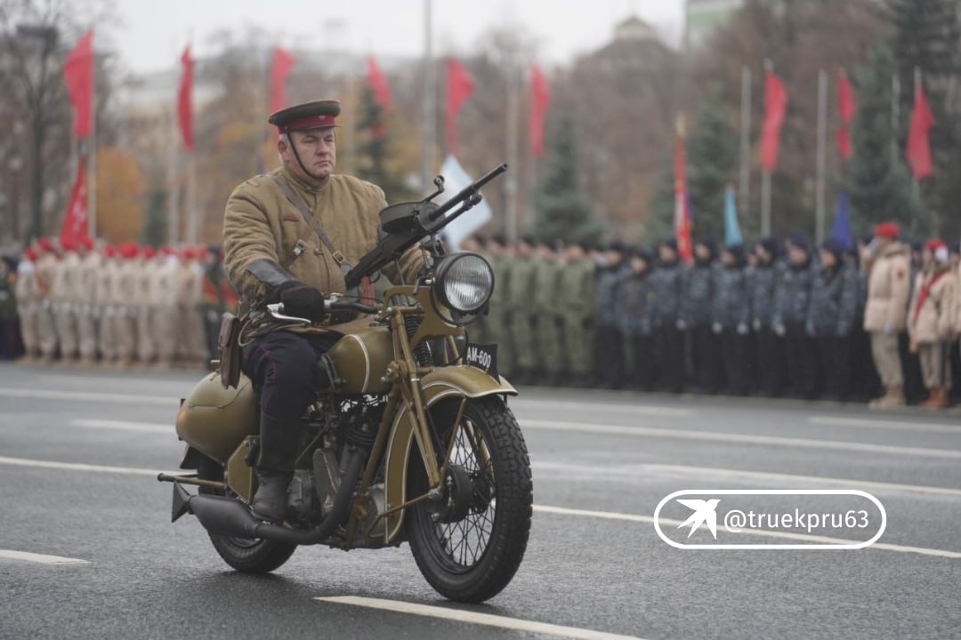 А вот и техника времен Великой Отечественной войны А вот и техника времен Великой Отечественной войны