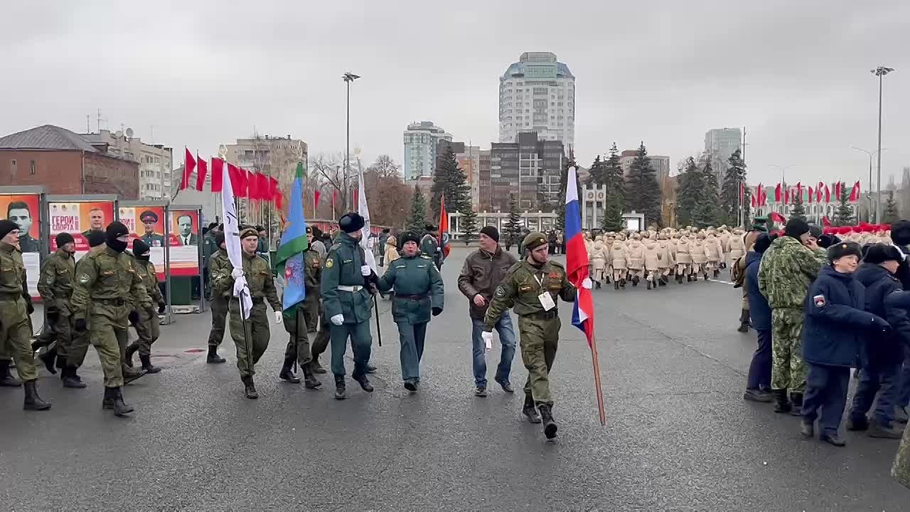 Площадь Куйбышева готовится к началу Парада Памяти