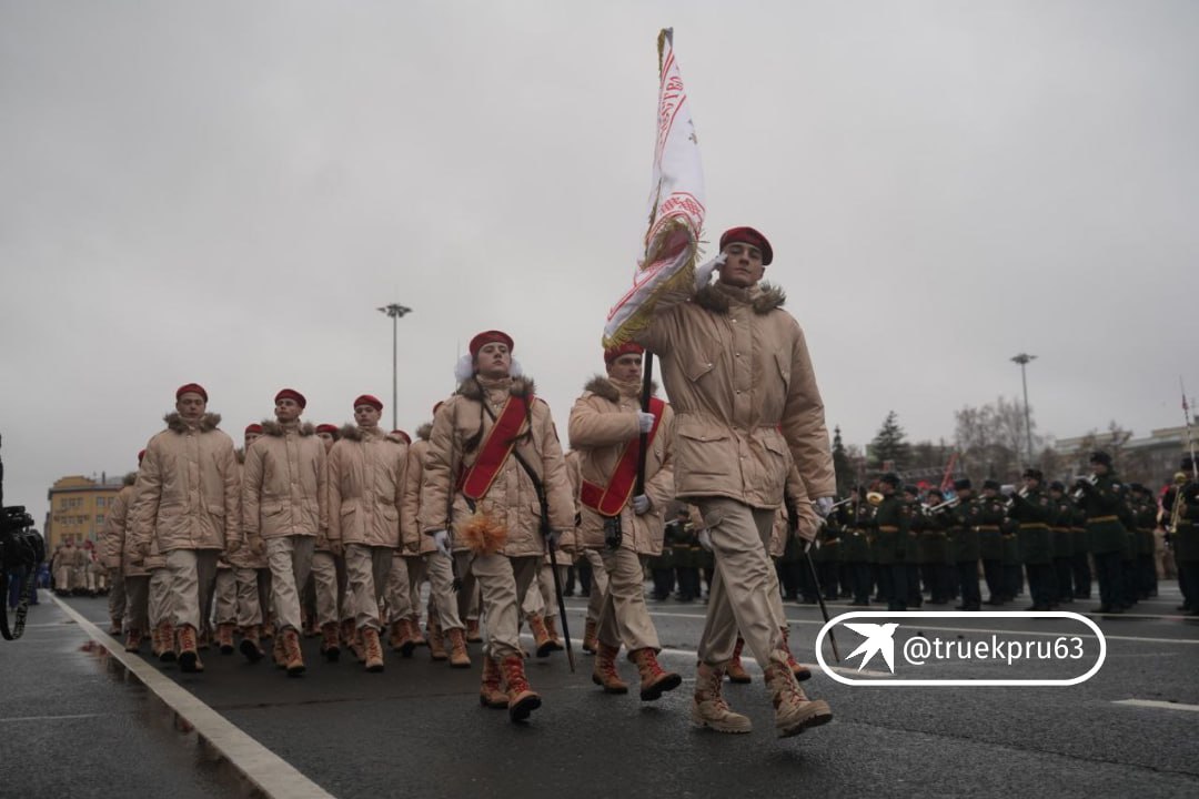 Парадные расчеты на площади Куйбышева в объективе фотокорреспондента «КП-Самара» Парадные расчеты на площади Куйбышева в объективе фотокорреспондента «КП-Самара»