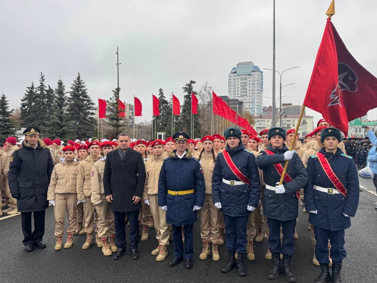Сегодня делегация Сызрани принимает участие в Параде Памяти, посвященном легендарному военному параду 1941 года в Куйбышеве