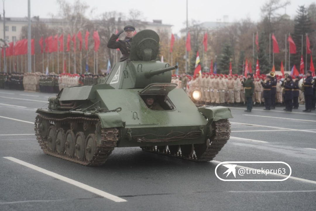 А вот и техника времен Великой Отечественной войны А вот и техника времен Великой Отечественной войны