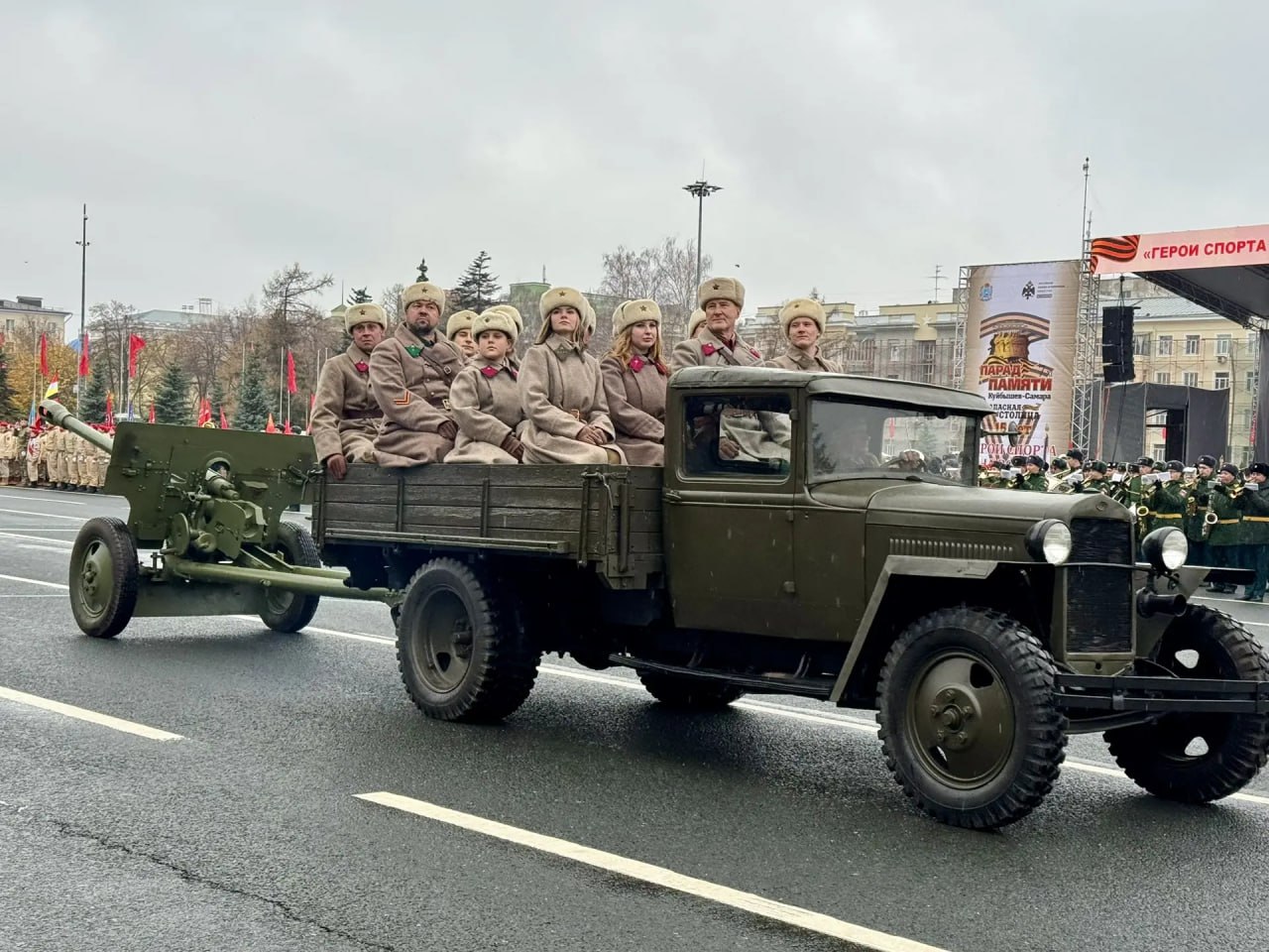 Традиционный Парад Памяти на площади Куйбышева завершен! Традиционный Парад Памяти на площади Куйбышева завершен!