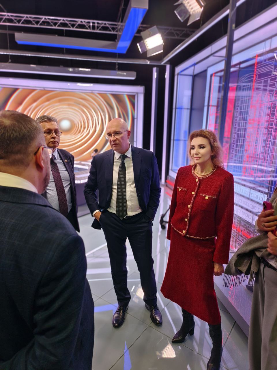 После записи в студии флагмана ГЛАВНОГО МЕДИАХОЛДИНГА РОССИИ генеральному директору ИА России ТАСС Андрею Кондрашову провели экскурсию по телерадиокомпании После записи в студии флагмана ГЛАВНОГО МЕДИАХОЛДИНГА РОССИИ генеральному директору ИА России ТАСС Андрею Кондрашову провели экскурсию по телерадиокомпании