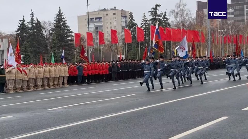 1 В Самаре более 7,5 тысяч человек стали участниками Парада Памяти
