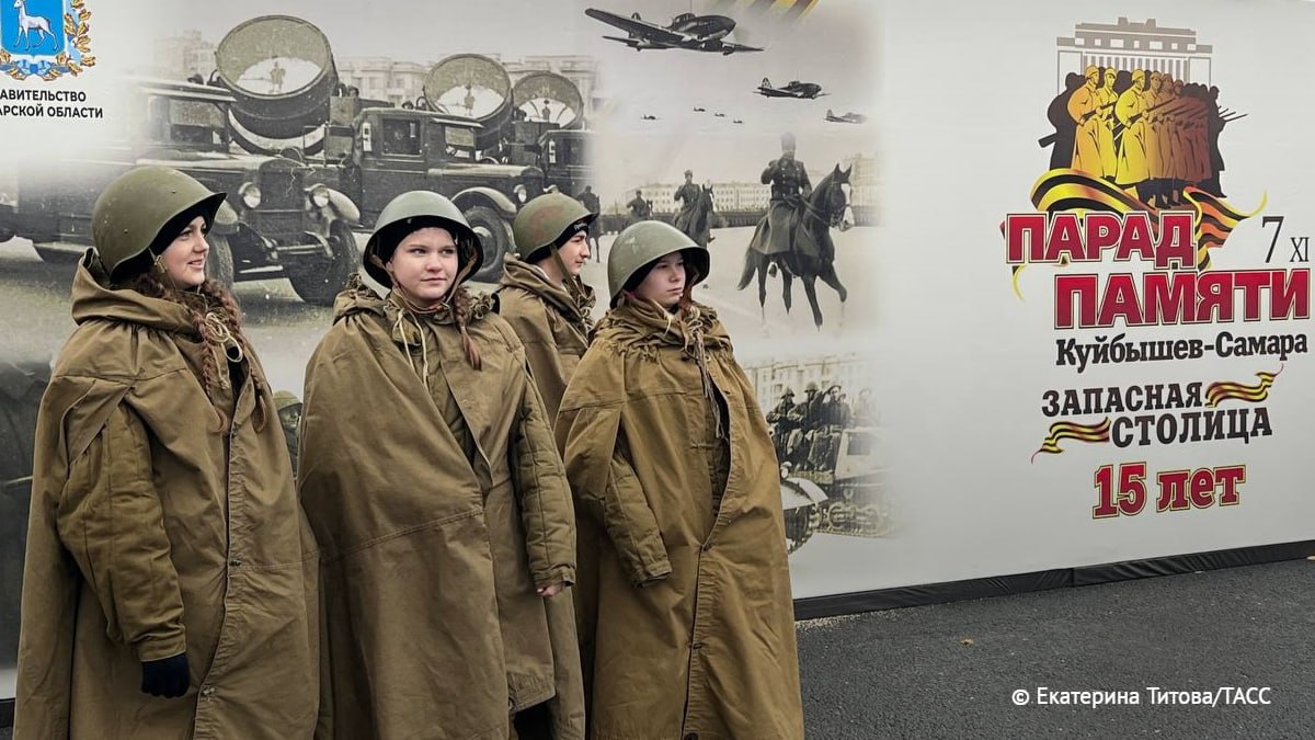 Более 7,5 тыс. человек из 16 регионов РФ приняли участие в Параде Памяти в Самаре Более 7,5 тыс. человек из 16 регионов РФ приняли участие в Параде Памяти в Самаре
