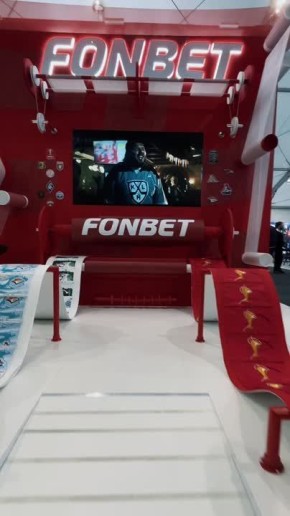 Зампред правительства Дмитрий Чернышенко и министр спорта Михаил Дегтярев посетили стенд FONBET КХЛ на форуме «Россия — спортивная держава» в Самаре