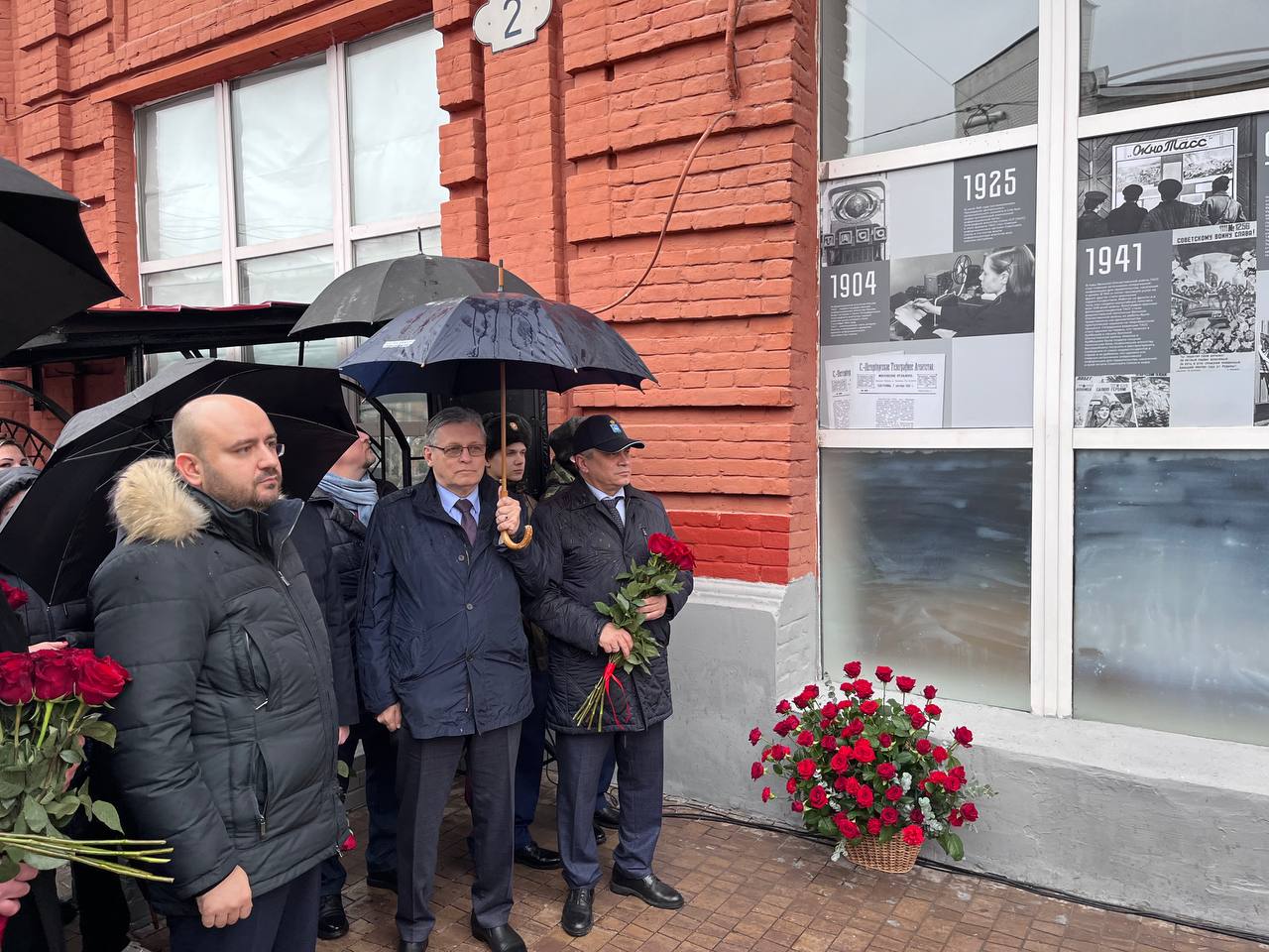 В Самаре проходит торжественное открытие мемориальной доски в честь военных корреспондентов ТАСС