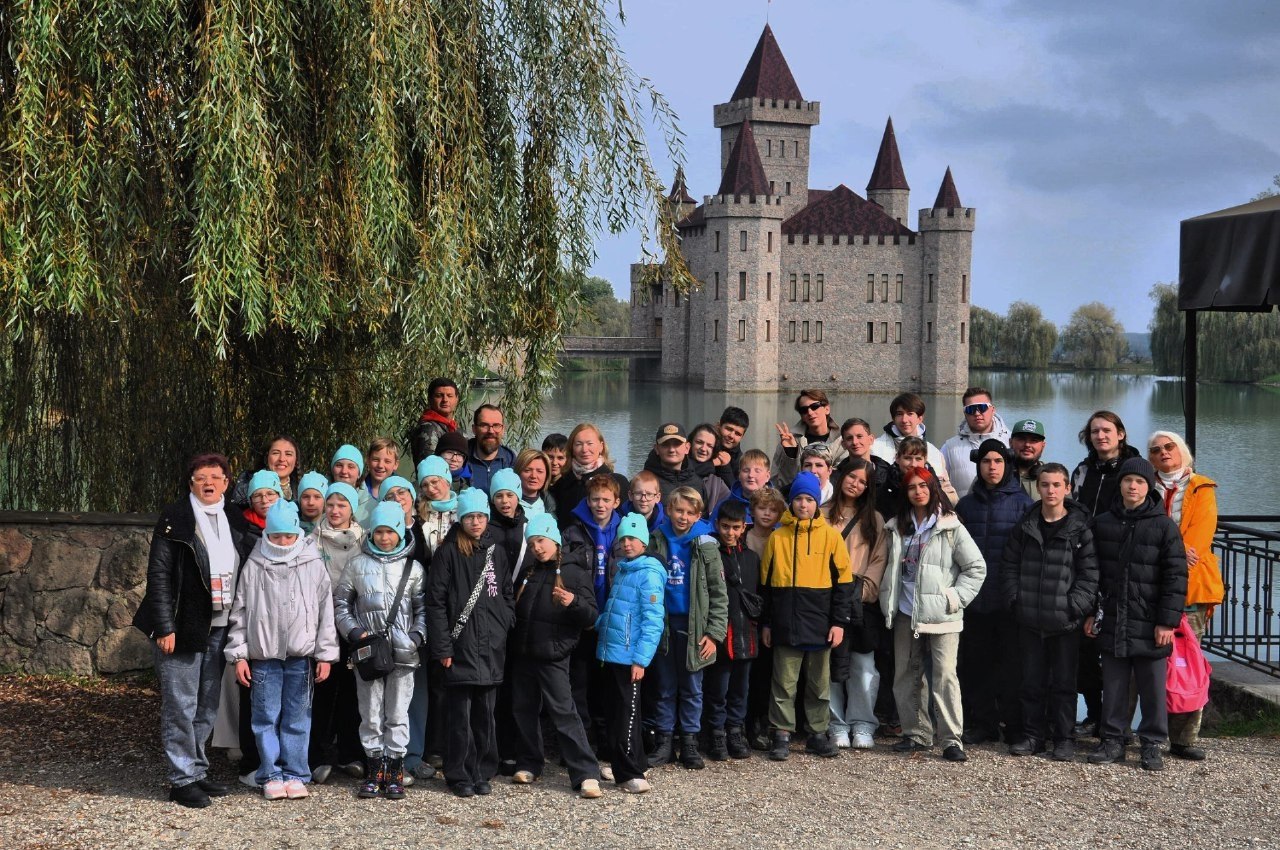 С победой вернулись из творческой экспедиции по Кавминводам представители вокально-хоровых коллективов учащихся и выпускников тольяттинской детской музыкальной школы №4 им. В.М. Свердлова
