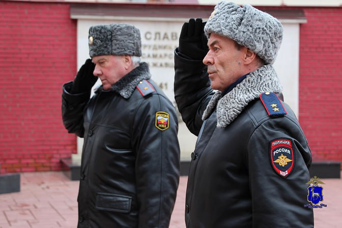 Руководство ГУ МВД России по Самарской области приняло участие в возложении цветов к Мемориальному комплексу памяти сотрудников органов внутренних дел, погибших при выполнении служебных обязанностей Руководство ГУ МВД России по Самарской области приняло участие в возложении цветов к Мемориальному комплексу памяти сотрудников органов внутренних дел, погибших при выполнении служебных обязанностей