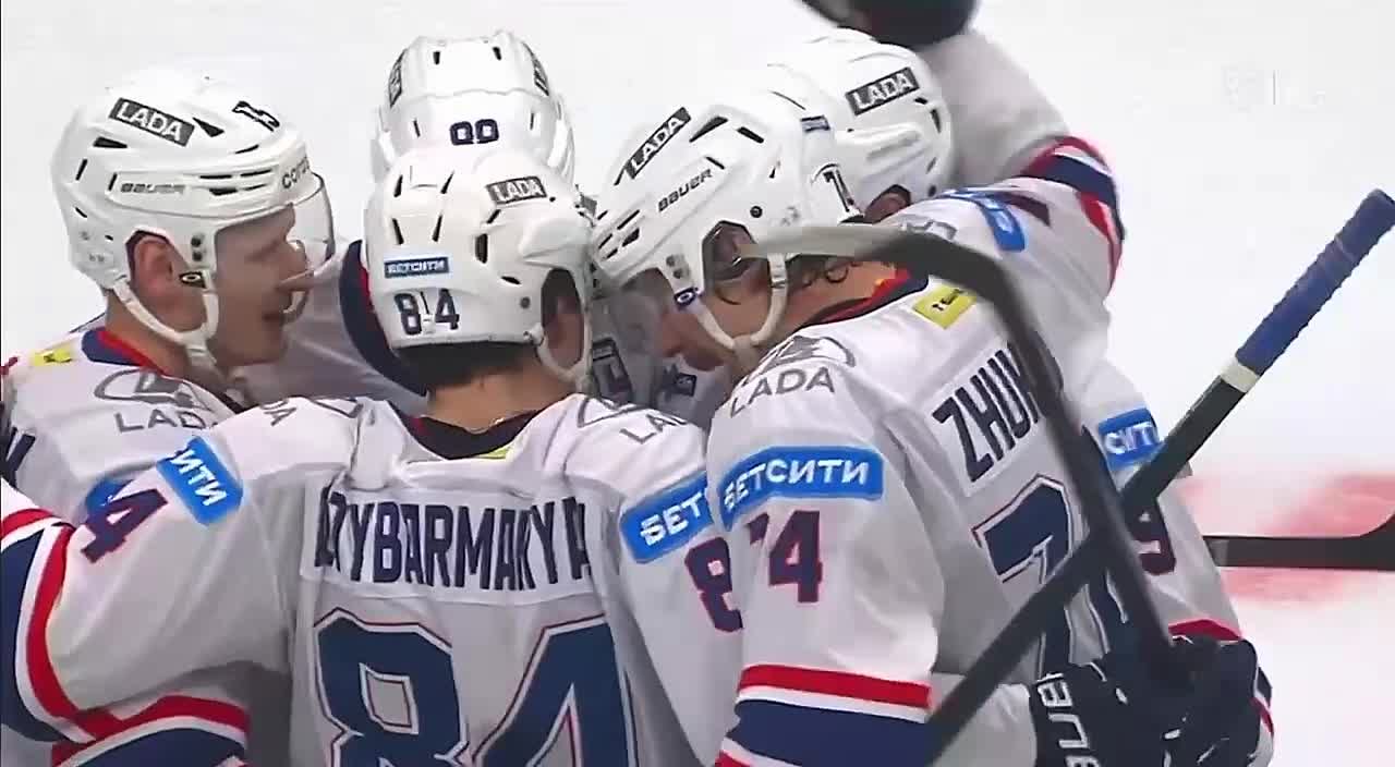 10 ноября в столице Башкортостане на «Уфа-Арене» прошел матч выездной серии хоккейной «Лады» в рамках КХЛ