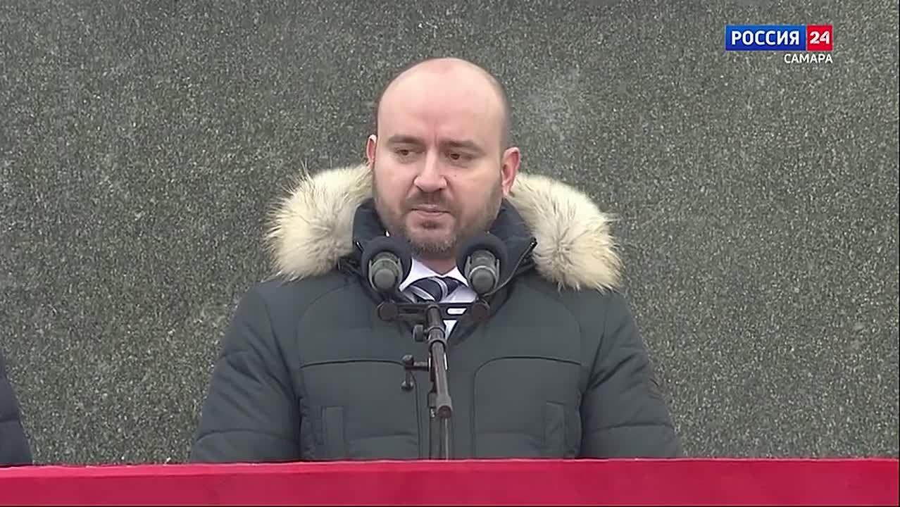 На площади Куйбышева в Самаре открылась выставка, посвященная «героям спорта на войне»