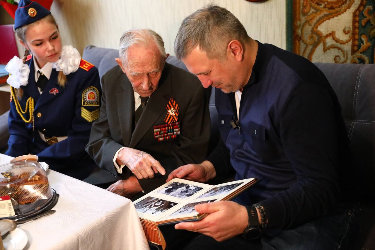 Глава города Самары Иван Носков поздравил со 102-летием ветерана Великой Отечественной войны Льва Онуфриева Глава города Самары Иван Носков поздравил со 102-летием ветерана Великой Отечественной войны Льва Онуфриева