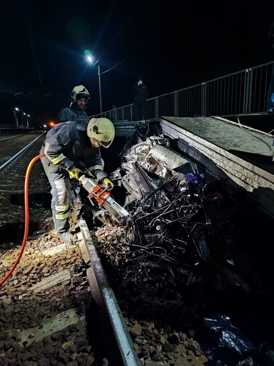 Поезд столкнулся с автомобилем на переезде в Новосемейкино! Поезд столкнулся с автомобилем на переезде в Новосемейкино!