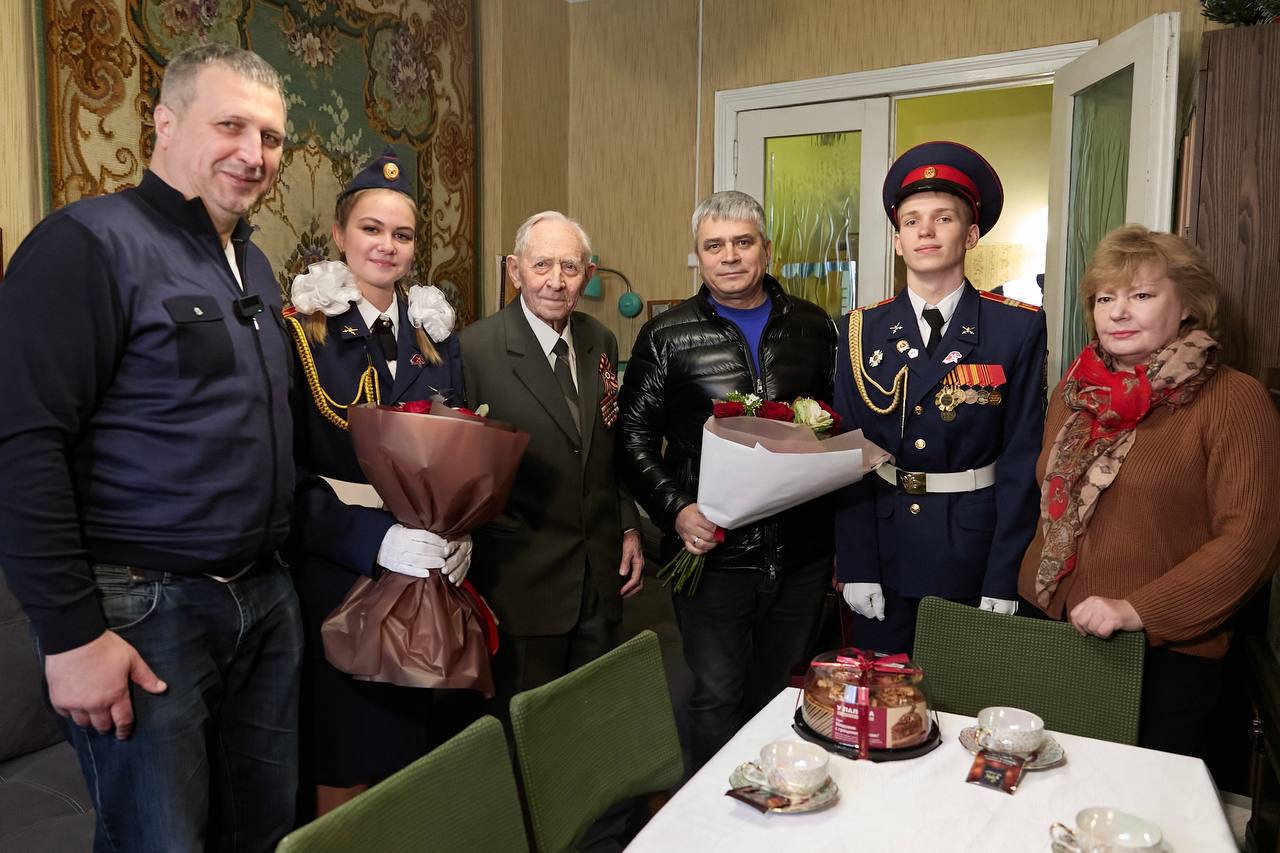 Глава города Самары Иван Носков поздравил со 102-летием ветерана Великой Отечественной войны Льва Онуфриева