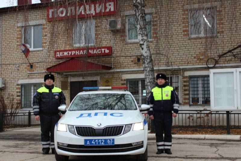 В Самарской области госавтоинспекторы оказали помощь водителю, попавшему в трудную жизненную ситуацию Находясь на маршруте патрулирования автодороги «М5-Урал», инспекторы ДПС отделения Госавтоинспекции Отдела МВД России по...