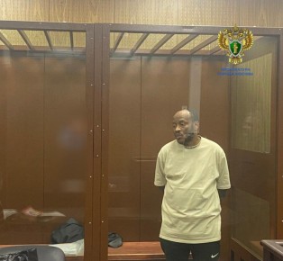 Суд признал виновным в мошенничестве камерунца Ханса Таби Таканга, обещавшего превратить бумагу в доллары с помощью ритуала