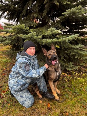 #ДоброеУтро!. Сегодня в нашей традиционной рубрике делятся с читателями хорошим настроением старший сержант полиции Анна Рылова и #служебныйпёс "Цейс из Центра на Олимпе"