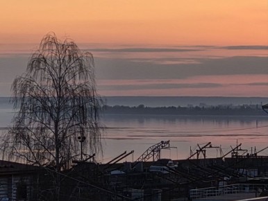 "Пусть среда для вас будет желанной, пусть исполнится всё долгожданное! Ну, а вечер оставьте на сладкое, чтоб с любовью всё было в порядке"