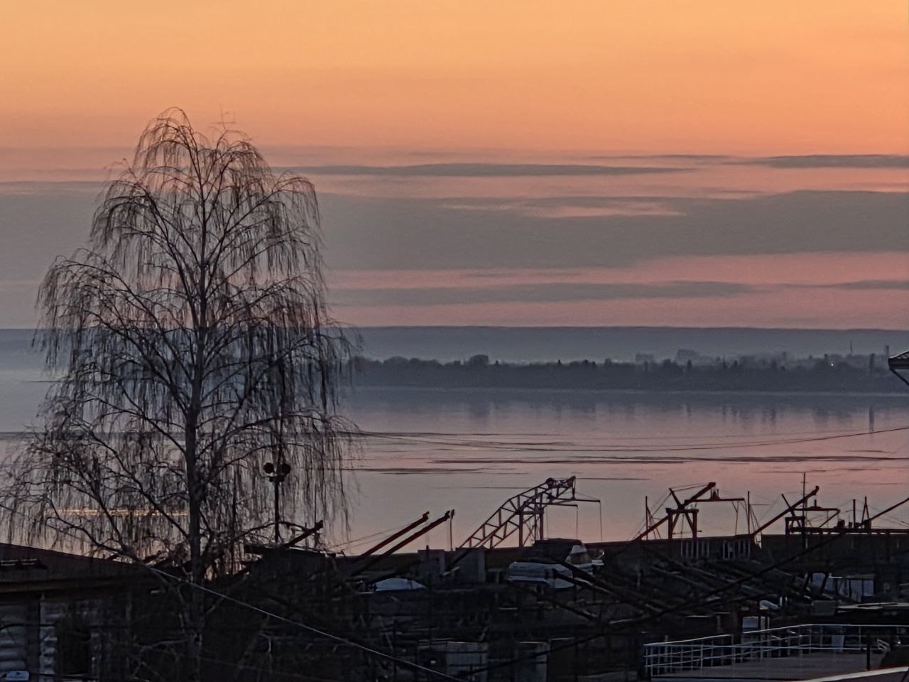 "Пусть среда для вас будет желанной, пусть исполнится всё долгожданное! Ну, а вечер оставьте на сладкое, чтоб с любовью всё было в порядке"