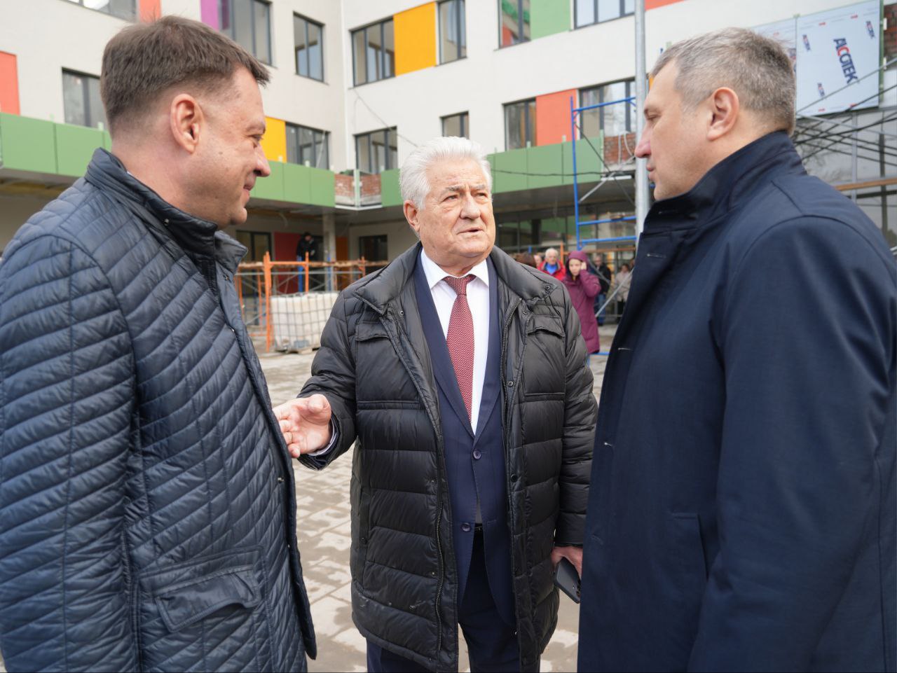 Иван Носков: Сегодня вместе с председателем Самарской Губернской Думы Геннадием Петровичем Котельниковым и министром здравоохранения региона Андреем Орловым проверили ход работ по строительству детской поликлиники Иван Носков: Сегодня вместе с председателем Самарской Губернской Думы Геннадием Петровичем Котельниковым и министром здравоохранения региона Андреем Орловым проверили ход работ по строительству детской поликлиники