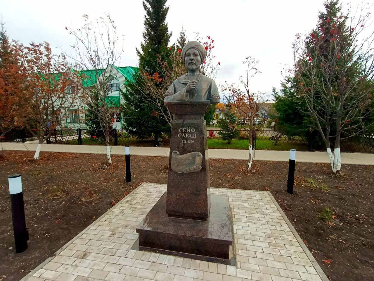 В Камышле установили памятник поэту и облагородили пешеходные зоны