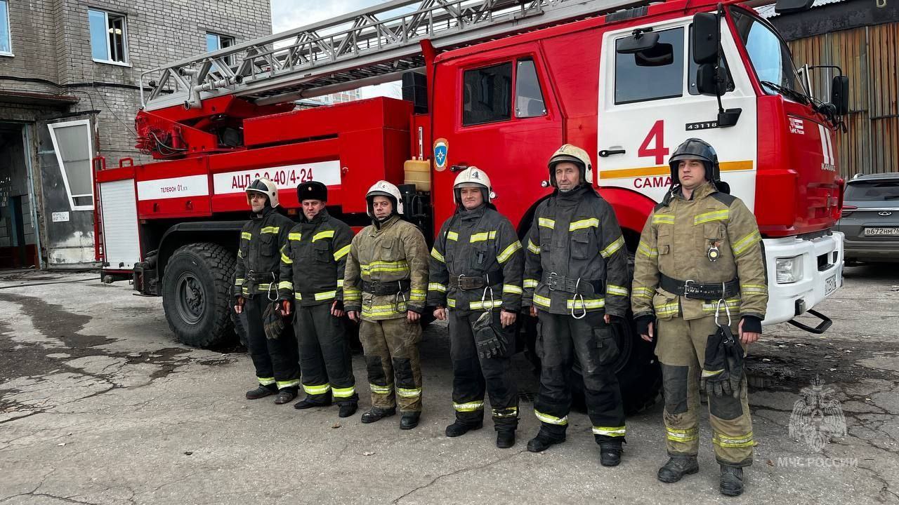 На пожаре в Самаре огнеборцы спасли пятерых человек из-за загоревшегося роутера На пожаре в Самаре огнеборцы спасли пятерых человек из-за загоревшегося роутера