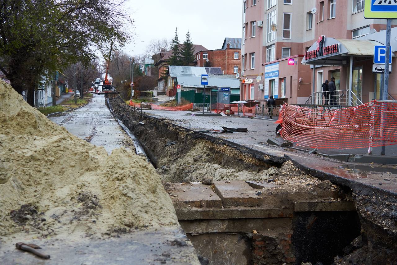 По информации руководителя ООО «Сызраньводоканал» в настоящее время продолжаются работы по капитальному ремонту сетей водоснабжения по улицам Володарского — Свердлова, Дзержинского — Свердлова, Кирова — Володарского По информации руководителя ООО «Сызраньводоканал» в настоящее время продолжаются работы по капитальному ремонту сетей водоснабжения по улицам Володарского — Свердлова, Дзержинского — Свердлова, Кирова — Володарского