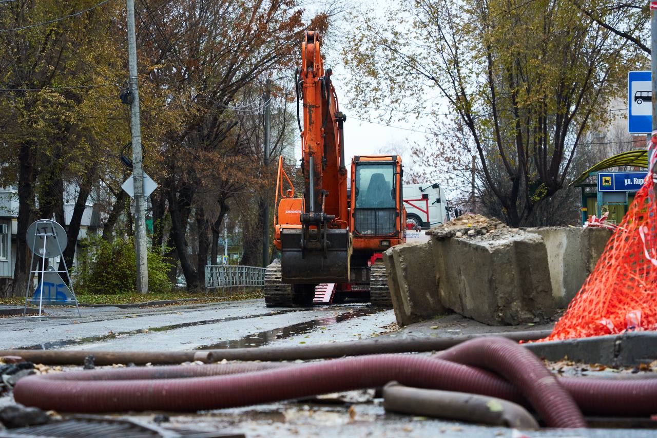 По информации руководителя ООО «Сызраньводоканал» в настоящее время продолжаются работы по капитальному ремонту сетей водоснабжения по улицам Володарского — Свердлова, Дзержинского — Свердлова, Кирова — Володарского По информации руководителя ООО «Сызраньводоканал» в настоящее время продолжаются работы по капитальному ремонту сетей водоснабжения по улицам Володарского — Свердлова, Дзержинского — Свердлова, Кирова — Володарского