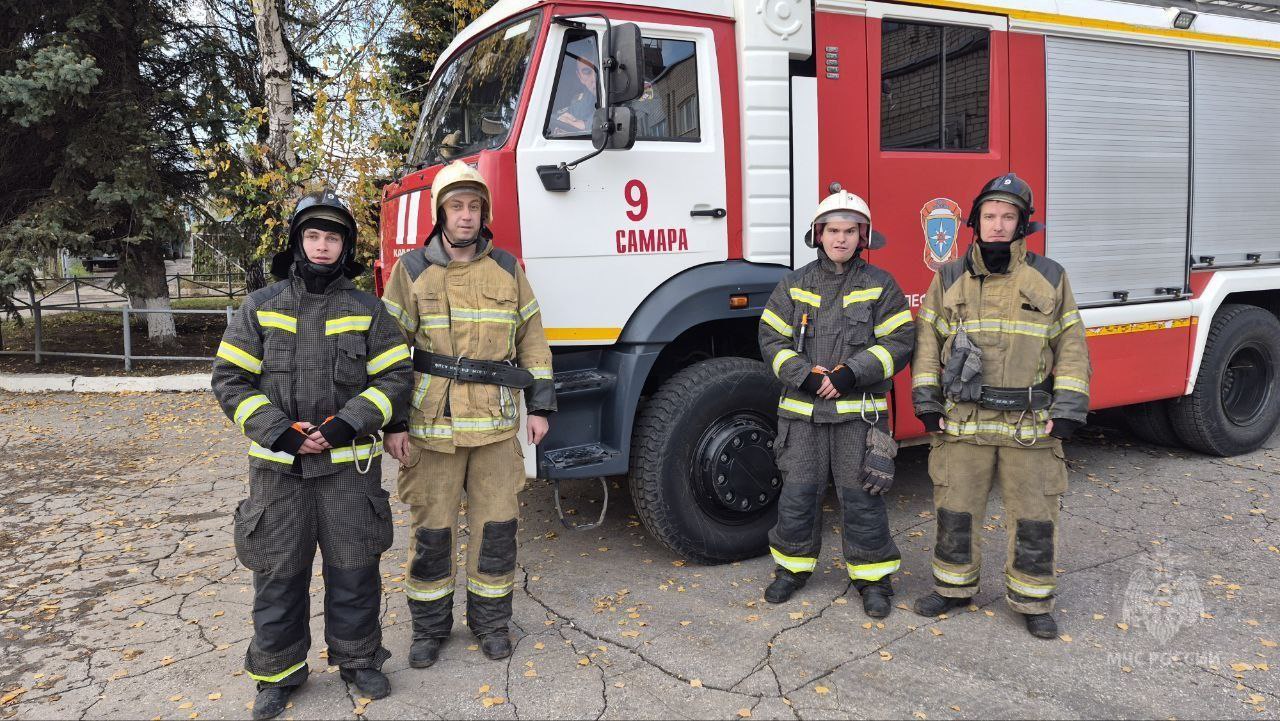 На пожаре в Самаре огнеборцы спасли пятерых человек из-за загоревшегося роутера На пожаре в Самаре огнеборцы спасли пятерых человек из-за загоревшегося роутера