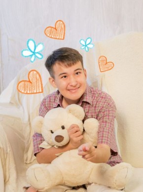 По вечерам мама достаёт глубокую тарелку и ставит её на стол