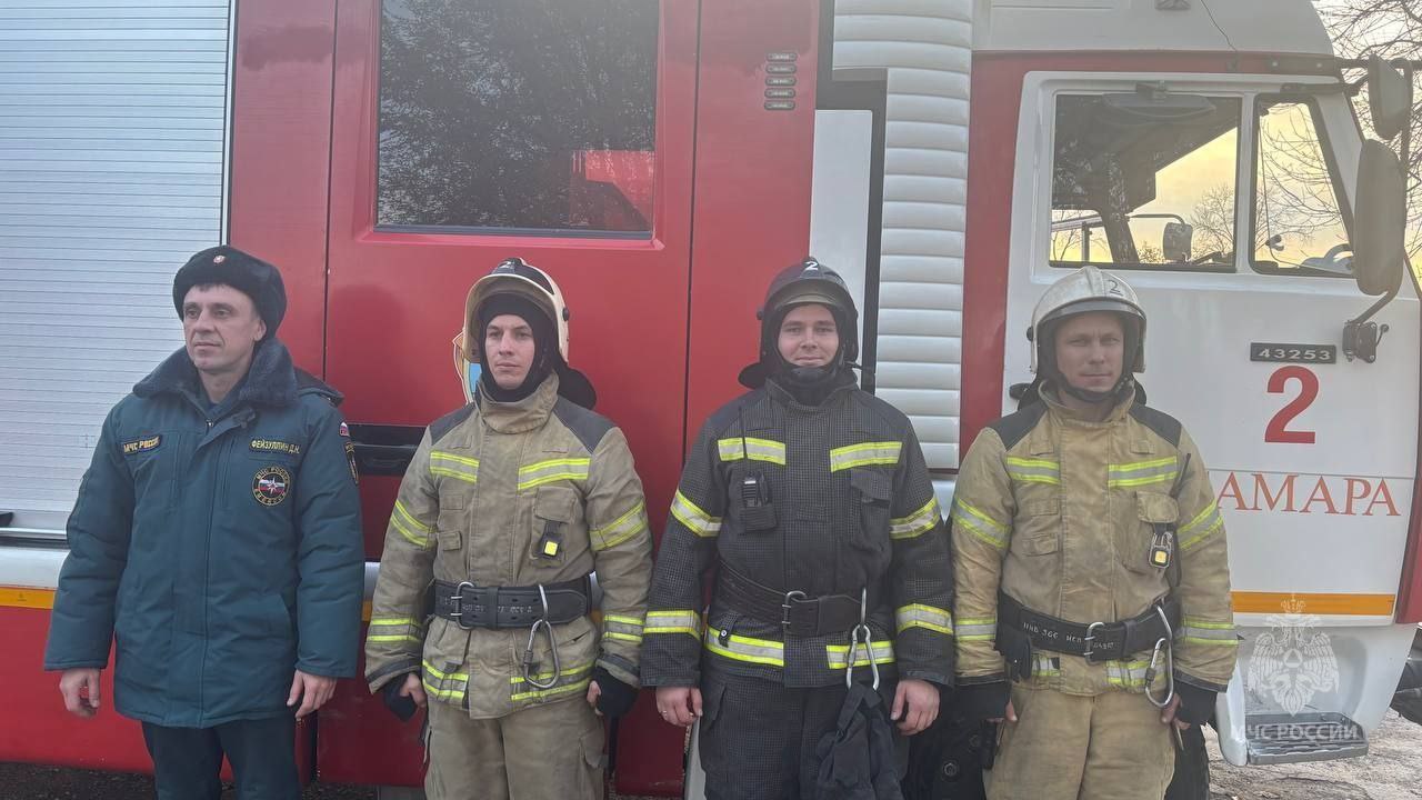 На пожаре в Самаре огнеборцы спасли пятерых человек из-за загоревшегося роутера На пожаре в Самаре огнеборцы спасли пятерых человек из-за загоревшегося роутера