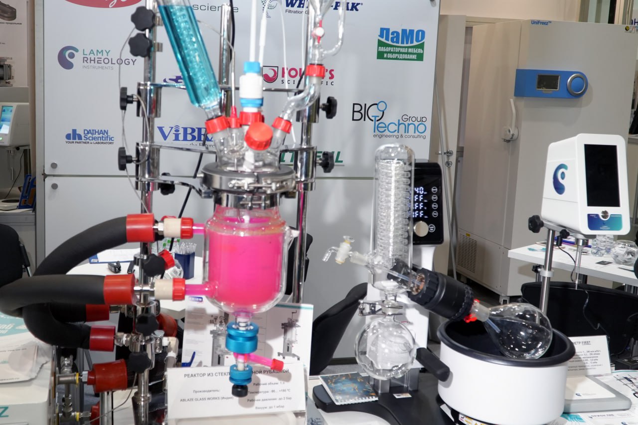 Организовали коллективный стенд для региональных производителей на международной выставке «ХИМИЯ - 2025» Организовали коллективный стенд для региональных производителей на международной выставке «ХИМИЯ - 2025»