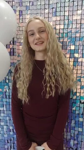 Победителей и лауреатов фестиваля "Свой взгляд" поздравила Султана-Мира Чорбаджы - участница 12-го сезона шоу "Голос