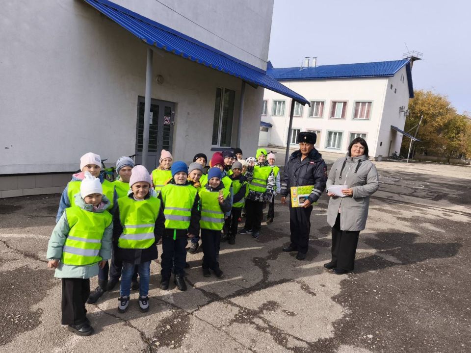 Юные инспекторы дорожного движения детского объединения «Знатоки ПДД» совместно сотрудники Госавтоинспекции по Больше Черниговскому району провели социальную акцию «Соблюдай ПДД» с целью привлечения внимания жителей к...