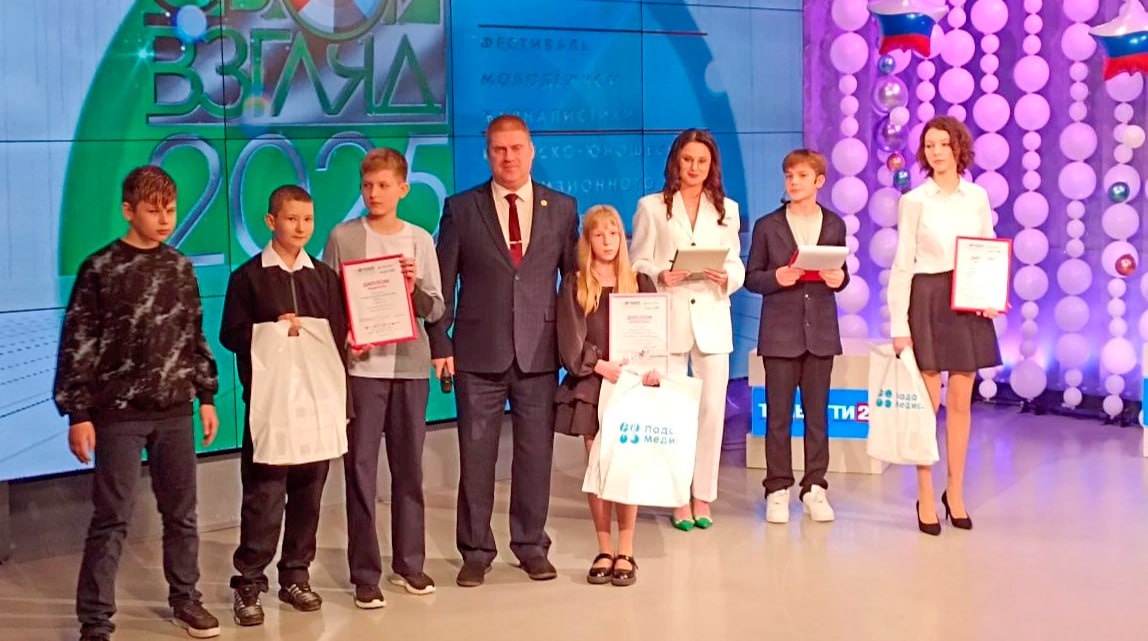 Победителем в номинации "Видеоролик" фестиваля "Свой взгляд" стала Татьяна Ленкова из студии "Песочная сказка"! Она приехала из города Чайковский Пермского края!