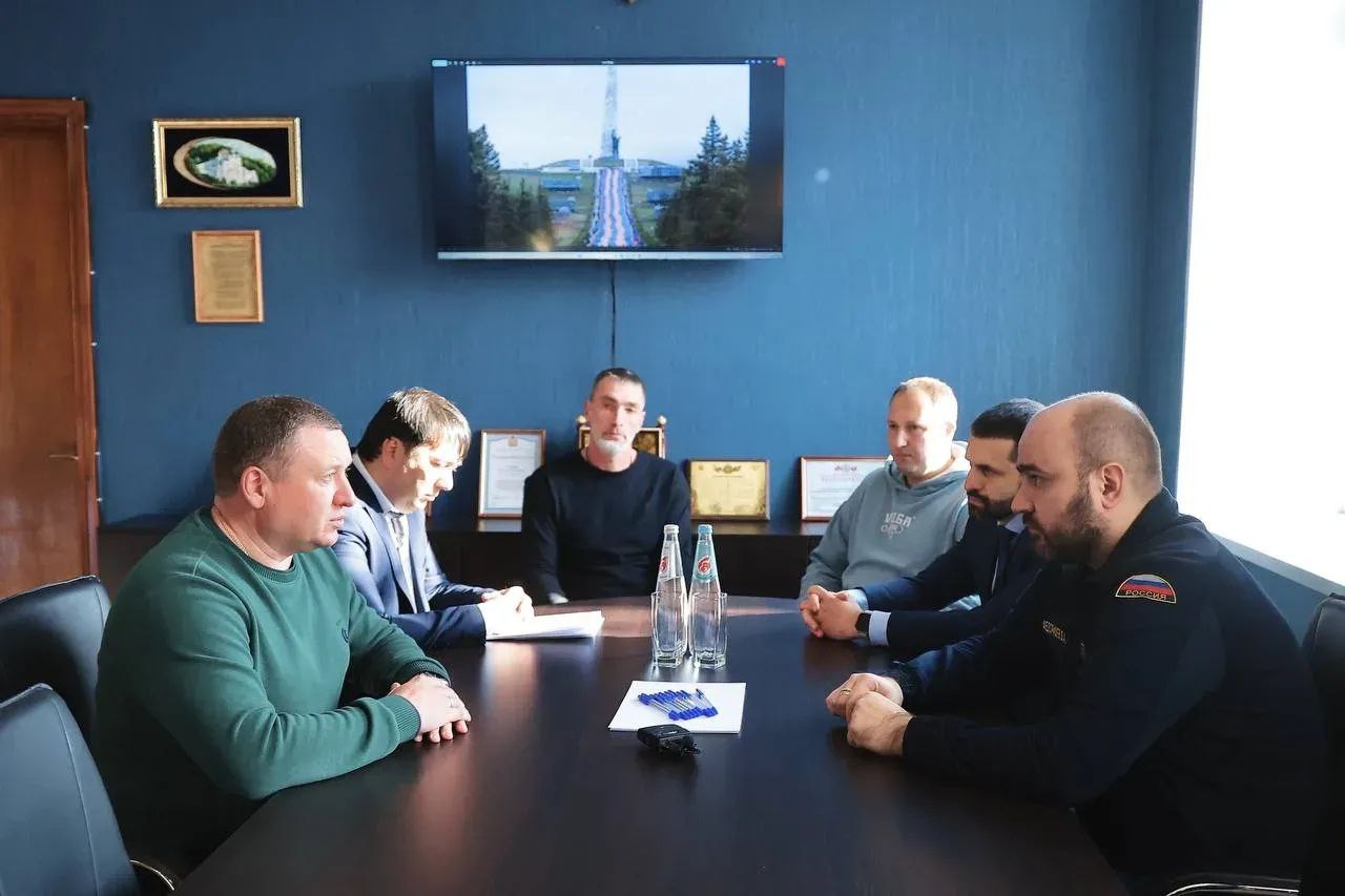 Сегодня губернатор Вячеслав Федорищев работал в городе Снежное Донецкой Народной Республики Сегодня губернатор Вячеслав Федорищев работал в городе Снежное Донецкой Народной Республики