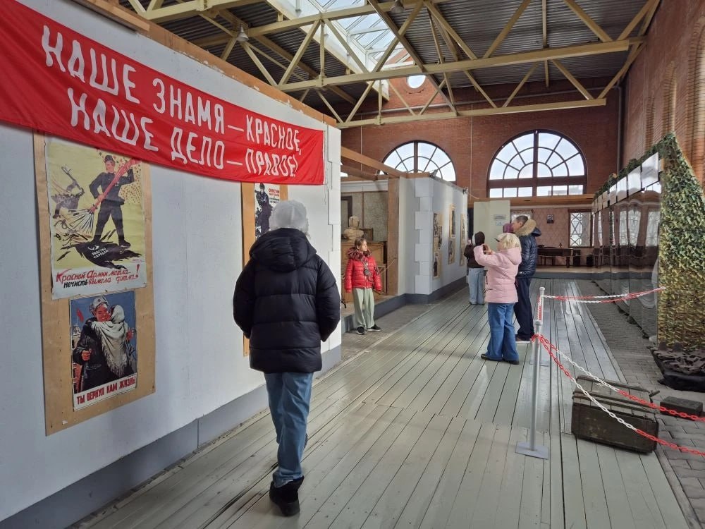 Прямо сейчас лауреаты фестиваля молодежной журналистики «Свой взгляд» на экскурсии по территории паровозного депо в парковом комплексе истории техники им. К.Г. Сахарова Прямо сейчас лауреаты фестиваля молодежной журналистики «Свой взгляд» на экскурсии по территории паровозного депо в парковом комплексе истории техники им. К.Г. Сахарова