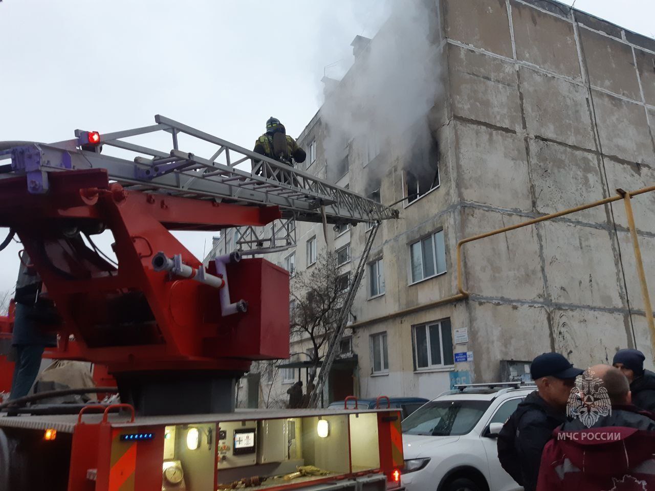 В Сызрани пожарные спасли мужчину при пожаре В Сызрани пожарные спасли мужчину при пожаре