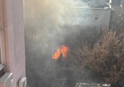 Горит жилой дом в центре города на ул. Никитинская, 4