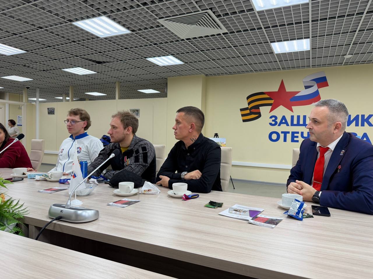 В Самаре ветеранам СВО вручили адаптивную одежду и наградили медалями в рамках фиджитал-турнира «Кубок Победы. Волга» В Самаре ветеранам СВО вручили адаптивную одежду и наградили медалями в рамках фиджитал-турнира «Кубок Победы. Волга»