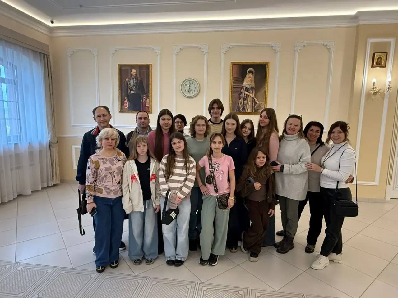 Несмотря на ветер и прохладную осеннюю погоду, лауреаты фестиваля молодежной журналистики «Свой взгляд» сегодня изучают Тольятти! Несмотря на ветер и прохладную осеннюю погоду, лауреаты фестиваля молодежной журналистики «Свой взгляд» сегодня изучают Тольятти!